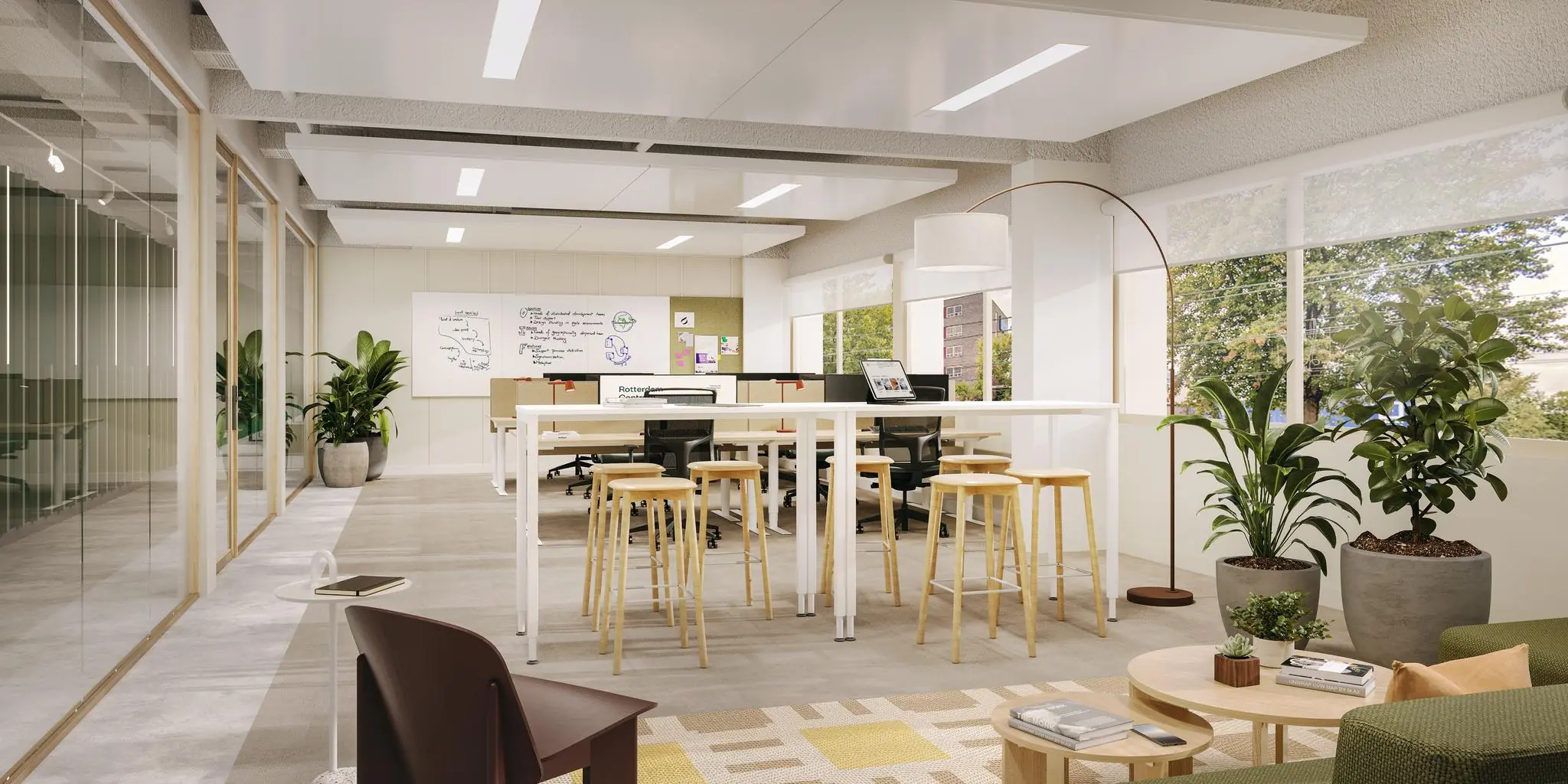 Moderne, lichte kantoorruimte aan de Marten Meesweg met flexwerkplekken, hoge tafels, veel planten en grote ramen met uitzicht op groen.